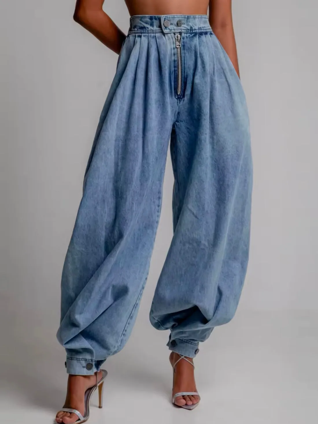 Blue baggy buttoned jeans